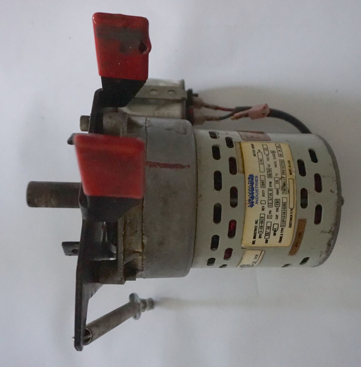 Alte Elektromotoren reparieren und neu wickeln, eine leistung für den Spazialisten für nicht ersetzbare Elektromotoren, ... na AQ Pluss Motoren als Ihr Dienstleister. Im Bild das Beispiel eines alten USA E Motors aus einer Eismaschine.