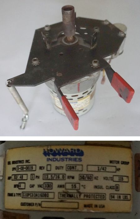 Alte Elektromotoren reparieren und neu wickeln, im Bild die Einbaustuation des E Motors in der Eismaschine und das Typenschild drunter, 115 V und 50 Hz, ene Anpassung an unsere 230 V ist nötig - geht aber.