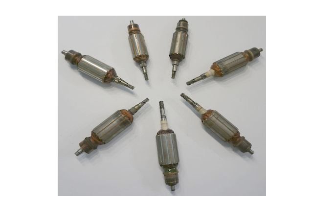 Elektromotor &ndash; eins zu zehn Reparatur Anker von kleinen AC oder DC E Motoren im Sammler preiswerter,. im Bild 7 kleine Anker als Sammelbestellung aus unserer Tagespraxis, zum neu wickeln.