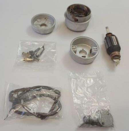 Elektromotor – Minianker nicht - aber der im Bild (Anker mit Anbauflanschen und Feldwicklung)  ist zwar auch klein aber schon gut reparabel