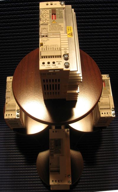 Elektromotor – mit FU am 230 V-Netz kleine FUs (FU = Frequenzumrichter wie im Bild)
