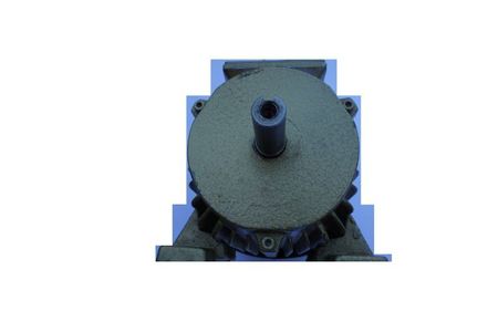 Elektromotor Einphasenmotor  mit Problemen aus der Praxis, im Bild ein Elektromotor grün, dreht rechts, dreht links – nicht sichtbar, Ansicht von vorne auf die Wellenspitze, mit den 2 Füßen unten.