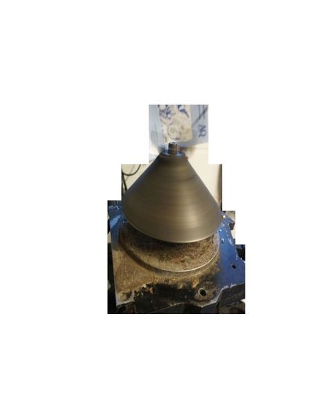 Elektromotor Einphasenmotor,  Elektromotor Einphasenmotor mit Problemen im Bild die Rotationsglocke mit 2 Häckselmessern bestückt ( Messer nicht sichtbar), rotiert bei betrieb mit ca 2800 U/min, ... die rotierte erst mal nicht - jetzt ja, im Bild zu sehen.