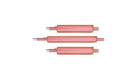 Elektromotor – Rotorreparatur möglich, im Bild 3 schlanke Rotoren ( Welle links, Welle rechts, mittig Blechpaket mit Kupferstäben, Blechpaket isoliert (orangene Farnbe)